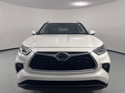 Used 2021 Toyota Highlander Limited image 2