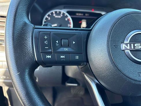 Used 2022 Nissan Rogue SV image 17