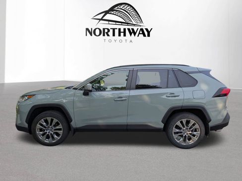 Used 2019 Toyota RAV4 XLE Premium w/ Cold Weather Package AWD/4WD image 6