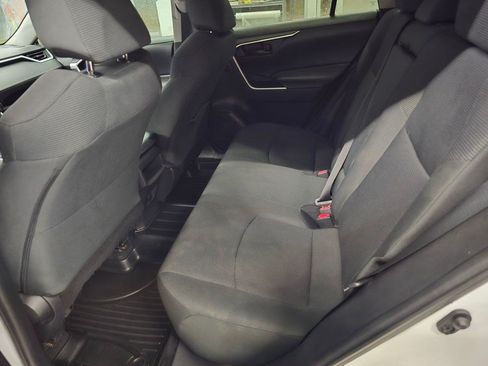 Used 2021 Toyota RAV4 LE AWD/4WD image 28