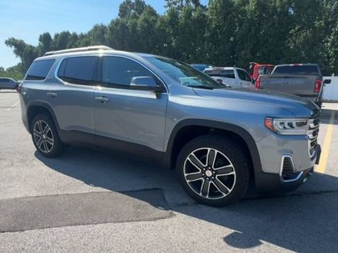 Used 2023 GMC Acadia SLT w/ Preferred Package FWD image 2