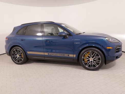 Used 2024 Porsche Cayenne S AWD/4WD image 11