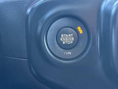 Used 2020 Jeep Wrangler Unlimited Sahara image 21