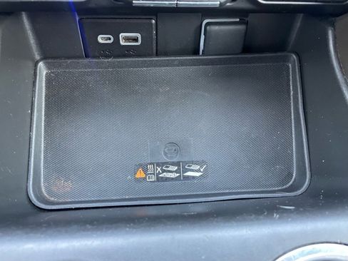 Used 2023 GMC Yukon XL SLT image 8