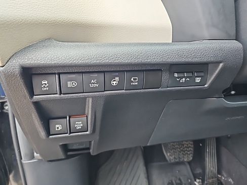 Used 2024 Toyota Sienna Platinum image 12