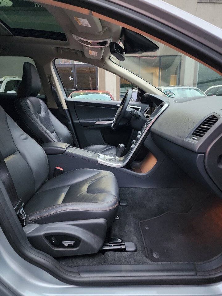 Used 2012 Volvo XC60 T6 AWD/4WD image 16