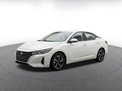 Used 2025 Nissan Sentra SV FWD image 3
