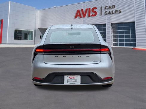 Used 2025 Toyota Prius LE image 5