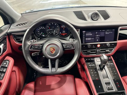 Certified 2026 Porsche Macan AWD/4WD image 17