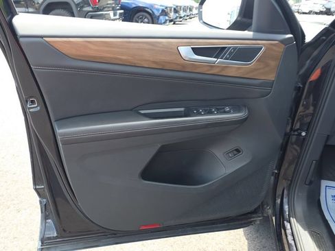 Used 2025 Volkswagen Atlas SE FWD image 11