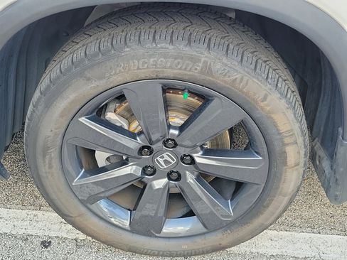 Certified 2025 Honda Pilot Sport image 8