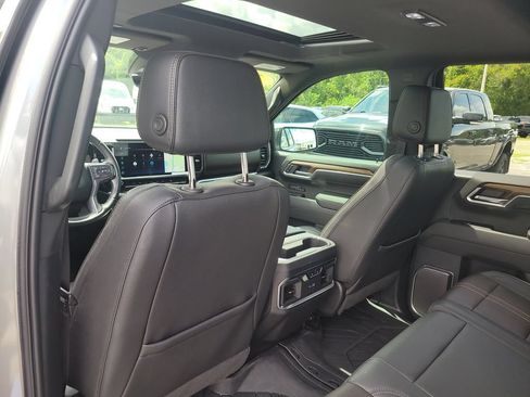 Used 2025 Chevrolet Silverado 1500 High Country w/ High Country Premium Package AWD/4WD image 10