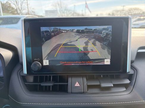 Used 2025 Toyota RAV4 XLE AWD/4WD image 18