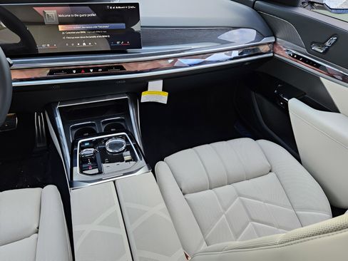 New 2026 BMW i7 eDrive50 w/ M Sport Package image 12
