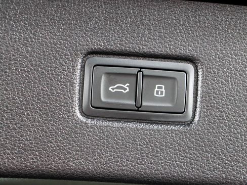 Used 2021 Audi Q7 2.0T Premium w/ Convenience Package AWD/4WD image 32