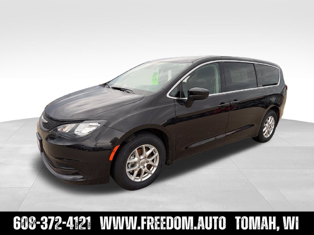 Used 2023 Chrysler Voyager LX FWD image 2