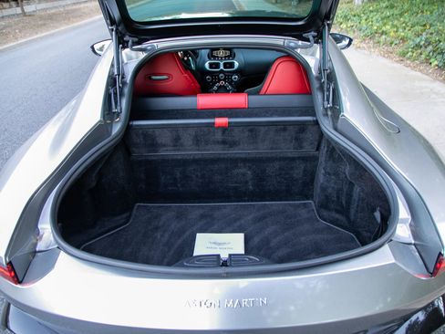 Used 2019 Aston Martin V8 Vantage Coupe image 33