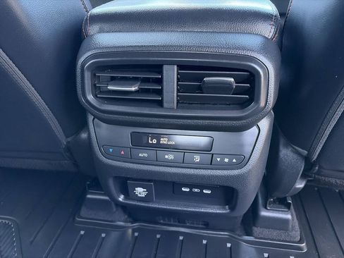 Used 2025 Honda Pilot TrailSport image 30