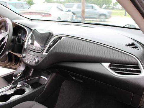 Used 2023 Chevrolet Malibu LT FWD image 37