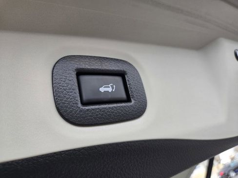 Used 2020 Nissan Rogue SV image 34