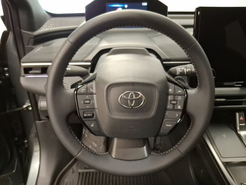 Used 2026 Toyota C-HR AWD/4WD image 18