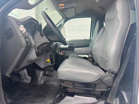 Used 2016 Ford F750 2WD Regular Cab Super Duty image 9