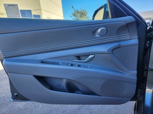 Used 2025 Hyundai Elantra SEL FWD image 21