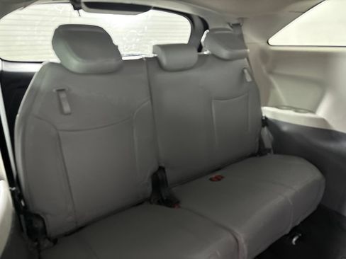 Used 2024 Toyota Sienna XLE FWD image 24