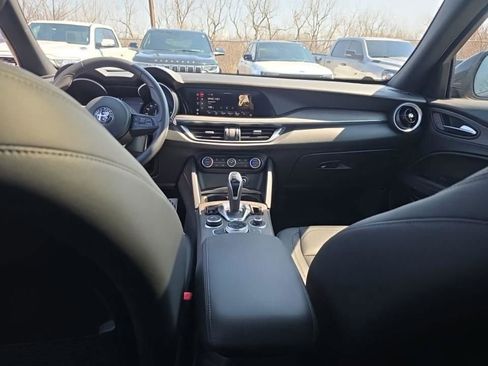 Used 2023 Alfa Romeo Stelvio Ti AWD/4WD image 4