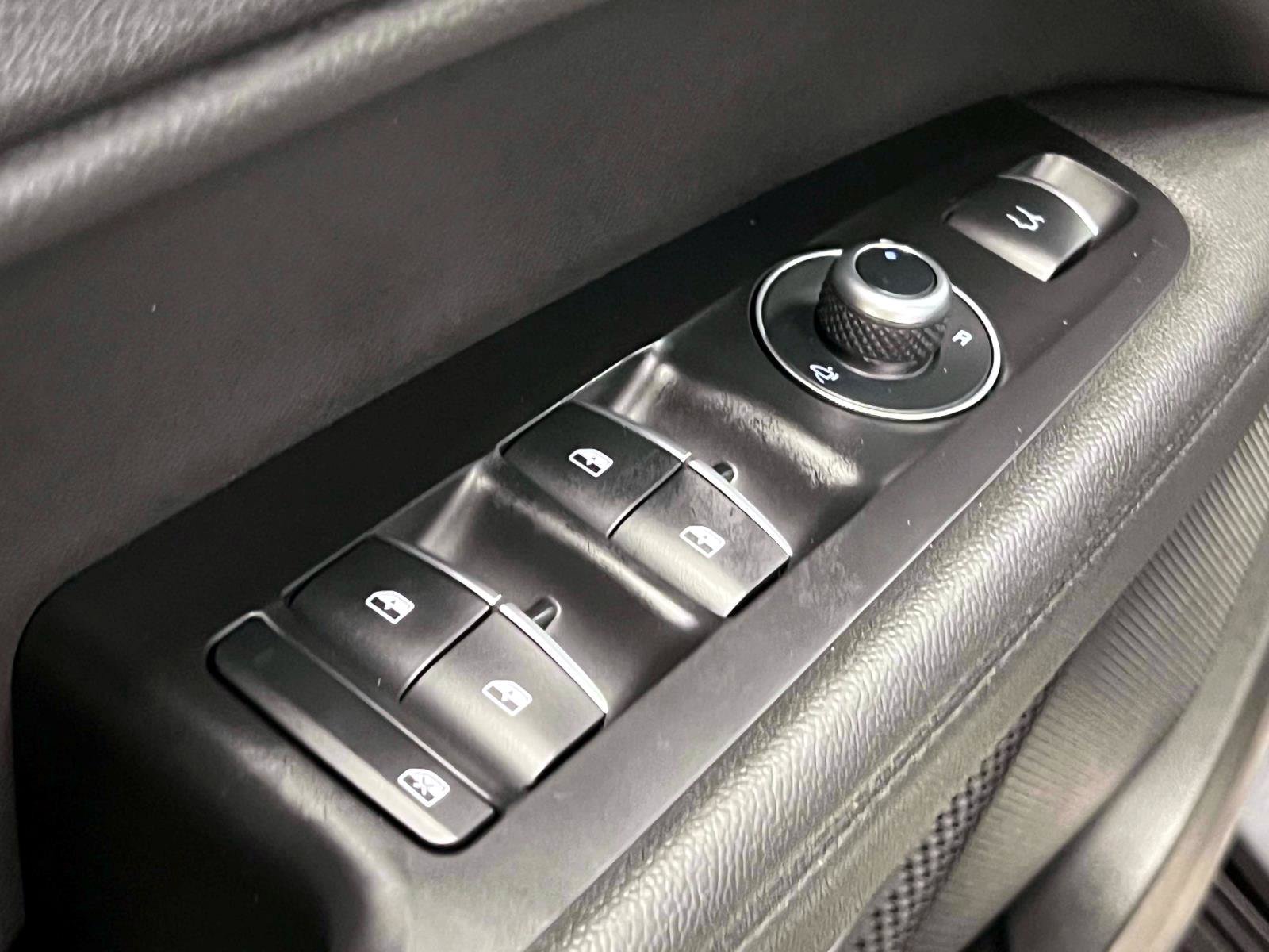 Used 2023 Alfa Romeo Stelvio Veloce AWD/4WD image 18