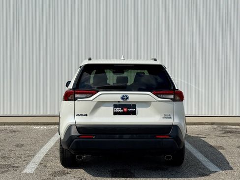 Used 2022 Toyota RAV4 XLE Premium image 4