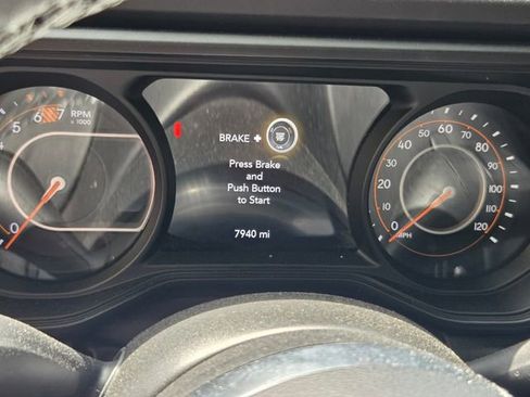 Used 2025 Jeep Wrangler Sahara image 9