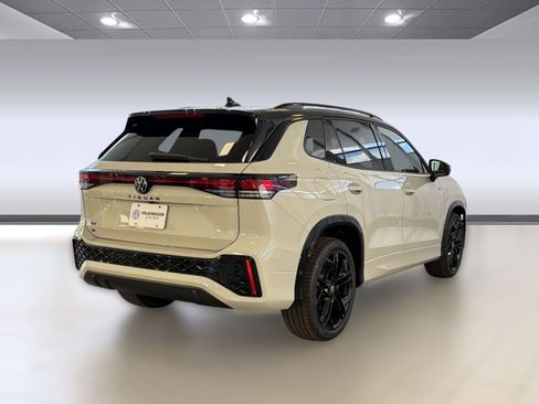 New 2026 Volkswagen Tiguan SE R-Line FWD image 9
