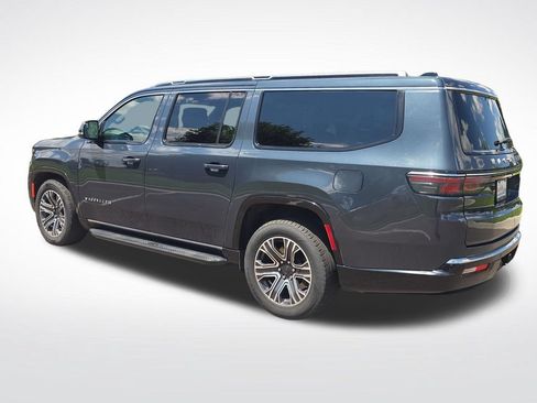 Used 2024 Jeep Wagoneer L Series II w/ Flexible Seating Group AWD/4WD image 3