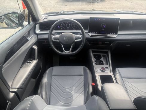 Used 2026 Volkswagen Tiguan SE AWD/4WD image 29