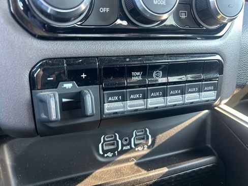 Used 2021 RAM 2500 Big Horn w/ Level 1 Equipment Group AWD/4WD image 11
