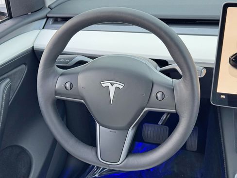 Used 2023 Tesla Model Y Long Range image 18