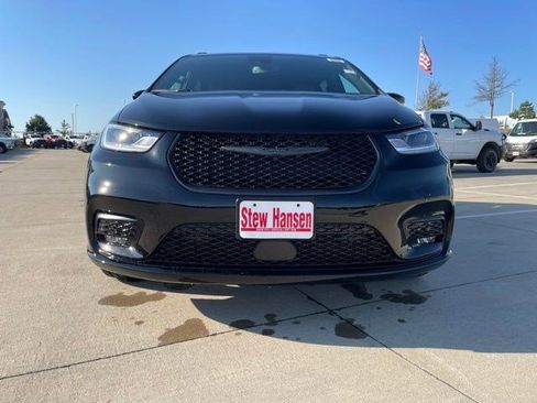 New 2026 Chrysler Pacifica Limited w/ S Appearance Package image 7