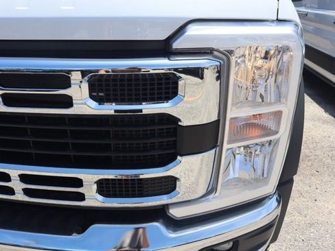 New 2025 Ford F550 4x4 Crew Cab image 10