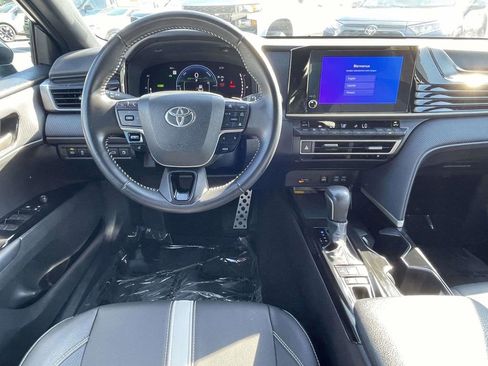 Used 2025 Toyota Camry SE FWD image 17