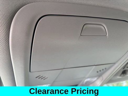 Used 2023 GMC Terrain SLE w/ Driver Convenience Package image 28