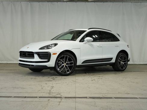 Certified 2025 Porsche Macan AWD/4WD image 1