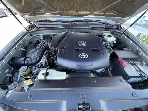 Used 2004 Toyota 4Runner SR5 AWD/4WD image 27