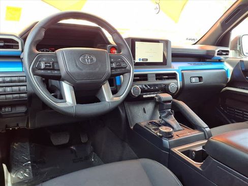 Certified 2025 Toyota Tacoma TRD Off-Road image 9