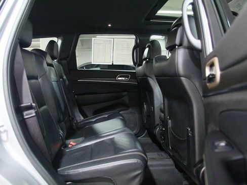 Used 2017 Jeep Grand Cherokee Limited AWD/4WD image 23