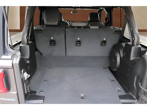 Used 2021 Jeep Wrangler Unlimited Sahara w/ Safety Group image 15