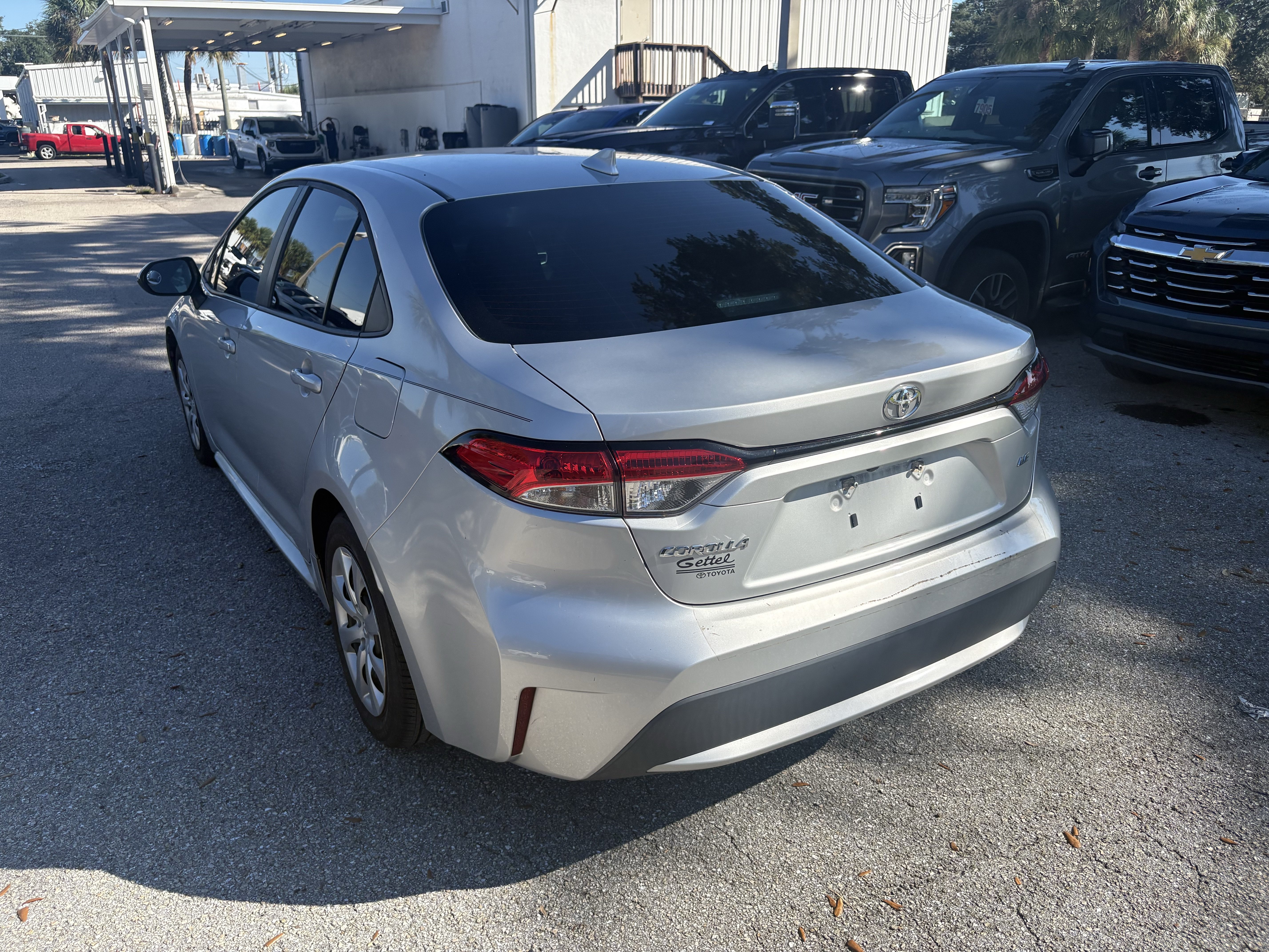 Used 2021 Toyota Corolla LE FWD image 5