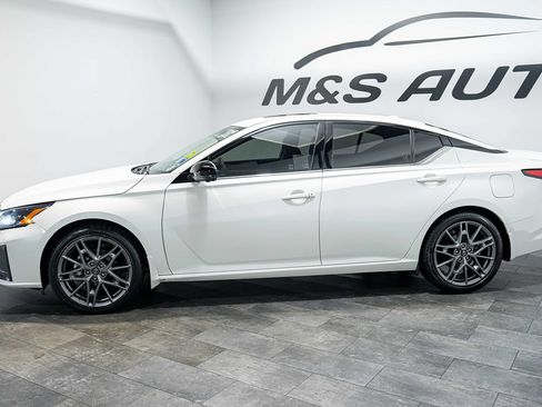 Used 2023 Nissan Altima 2.0 SR FWD image 3