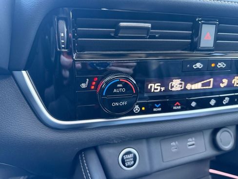 Used 2023 Nissan Rogue Platinum w/ Platinum Premium Package AWD/4WD image 33