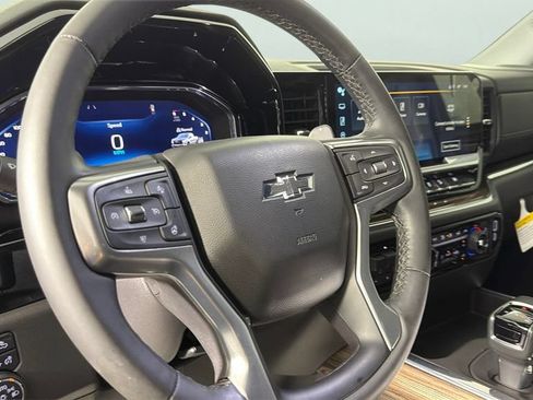 Used 2024 Chevrolet Silverado 1500 LT Trail Boss w/ LT Trail Boss Premium Package AWD/4WD image 22